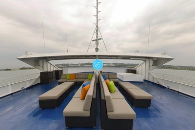 Brooklyn yacht 550 top deck